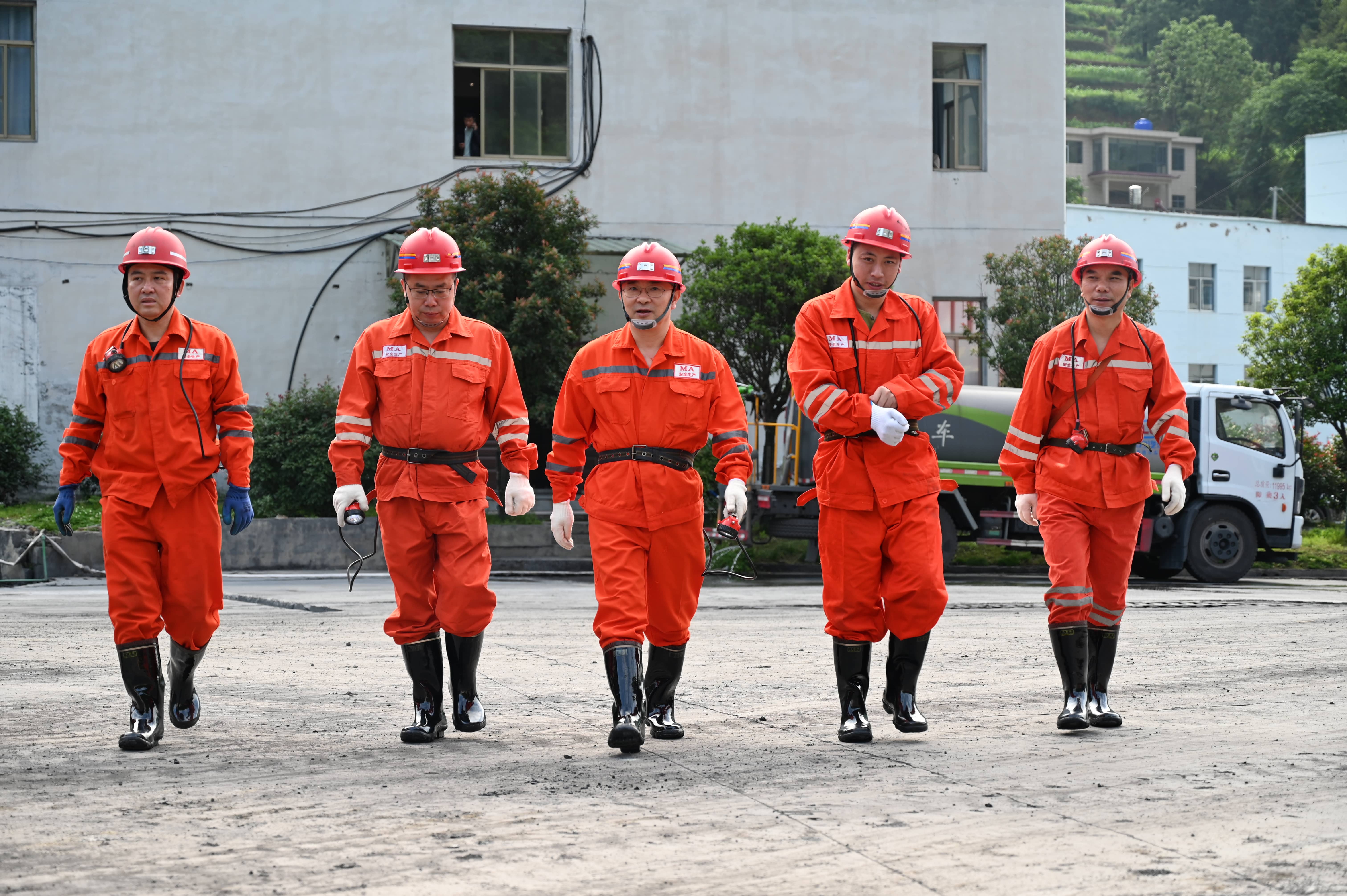 黄小刚到群力煤矿检查指导工作